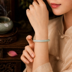 Vòng Đá Chalcedony Xanh Lá Bản Đũa 6mm - VDQ005