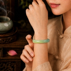 Vòng Đá Chalcedony Xanh Lá Bản Hẹ Mẫu 1 - VDQ006