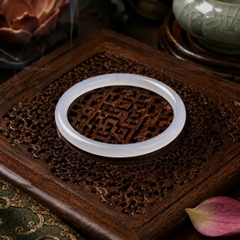 Vòng Đá Chalcedony Trắng Bản Đũa 6mm - VDQ007