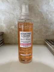 Xịt dưỡng giúp nuôi dưỡng phục hồi độ bóng cho tóc khô và xỉn màu Evoluderm Brume Cheveur Keratine 250ml