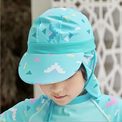 Nón bơi chống nắng cho bé đi biển