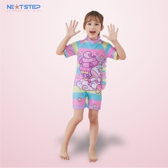 Đồ bơi bé gái liền thân tay ngắn bao gồm nón bơi họa tiết kỳ lân