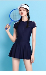 Đồ bơi nữ liền váy tay ngắn Yuke màu đen basic, phối chữ vai cá tính, khóa kéo trước tiện lợi