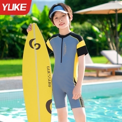 Đồ bơi bé trai liền thân tay ngắn quần ngắn hiệu YUKE- 3 sắc màu năng động cho bé trai từ 15 đến 38kg