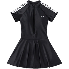 Đồ bơi nữ liền váy tay ngắn Yuke màu đen basic, phối chữ vai cá tính, khóa kéo trước tiện lợi