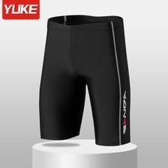 Quần bơi nam lửng kín đáo có lớp lót bên trong phối combo