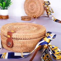 Hot item Summer 2020 Round Bali Beach Rattan Bags Handmade Leather Strap woven Circle Ladies Purse Handbags