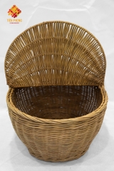 vintage rattan basket for picnic