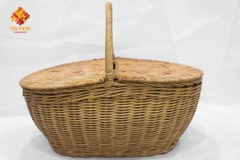 vintage rattan basket for picnic