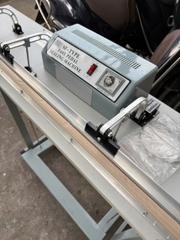 Máy hàn miệng túi dập chân SF-1400