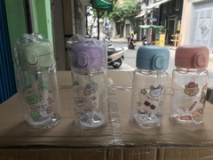 (500ML) Bình Nước Bật Nắp Hình Gấu Dán Sẵn Sticker 500ML