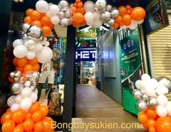 Trang trí khai trương cửa hàng quần áo H2T