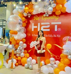 Trang trí khai trương cửa hàng quần áo H2T
