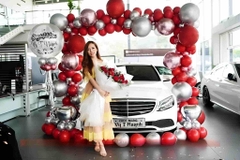 Trang trí lễ bàn giao xe ô tô tại cầu giấy