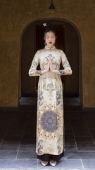 Traditional Vietnamese dress with Keo Pagoda pattern