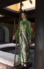 Traditional Vietnamese dress with Eggshell Lacquer pattern