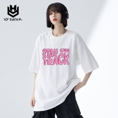 Áo Phông Tay Lỡ Nữ Nam HY Korea Form Rộng Cotton 100 In Hình Stay on Track 620.