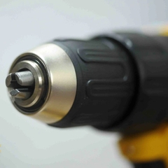 Máy khoan vặn vít pin Dewalt DCD777D2 18V