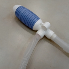 Bơm tay hóa chất 610mm Cmart UT-002