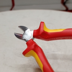 Kìm cắt mũi thon 140mm, cách điện 1000V Knipex 7006140