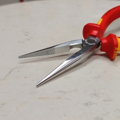 Kìm mũi nhọn cách điện  8200mm Knipex 2616200