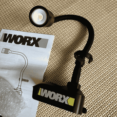 Đèn led để bàn dùng pin 20V Worx WU028.14.6B (1 pin 4Ah, 1 sạc 6Ah)