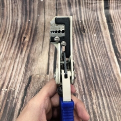 Kìm tuốt võ dây Cmart B0029