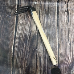 Cào nhỏ 4 răng Cmart A0694