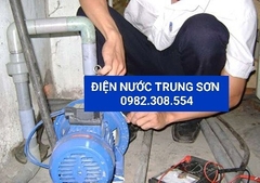 Thợ sửa máy bơm nước