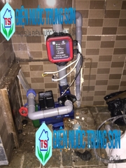 Thợ sửa máy bơm nước