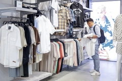 Làm Thế Nào Để Phối Đồ Theo Xu Hướng Nhưng Vẫn Giữ Phong Cách Riêng?