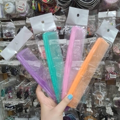 Lược Chải Tóc Nhựa Màu 2 Răng (Giao Màu Ngẫu Nhiên)