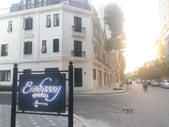 Cho thuê căn góc LKA12 shophouse Embassy Garden kđt Tây Hồ Tây.