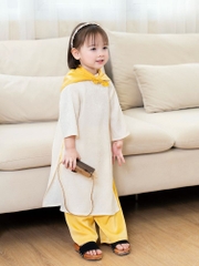Khăn lụa vàng