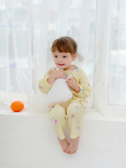 Bộ dài xô tre hello kitty nền vàng