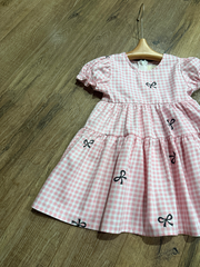 Váy caro hồng nơ đen