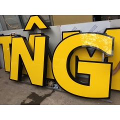 Biển quảng cáo Ricco