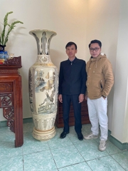 Lục Bình Tứ Cảnh Sơn Thuỷ Cao 1,82m Gốm Chu Đậu Vẽ Vàng