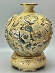 Bình Hút Lộc Cửu Ngư Hoa Sen Cao 55cm Khắc Nổi Gốm Vẽ Vàng