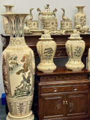 Bộ Đồ Thờ Cho Ban 1,75m đến 1,97m Đầy Đủ Choé + Đỉnh + Lục Bình 1,66m Gốm Chu Đậu Vẽ Vàng