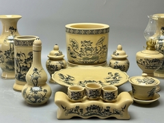 Bộ Đồ Thờ Hoạ Tiết Hoa Sen Cho Ban Thờ 1,27m Gốm Chu Đậu Vẽ Vàng