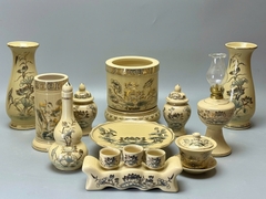 Bộ Đồ Thờ Cho Ban 1,53m Hoạ Tiết Sen Gốm Chu Đậu Vẽ Vàng 24K