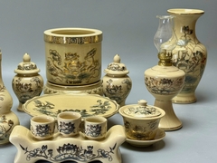 Bộ Đồ Thờ Cho Ban 1,57m Hoạ Tiết Sen Vẽ Vàng Gốm Chu Đậu