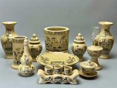 Bộ Đồ Thờ Hoạ Tiết Hoa Sen Cho Ban 1,53m - 1,57m Gốm Chu Đậu Vẽ Vàng