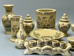 Bộ Đồ Thờ Hoa Sen Cho Ban 1,57m Đến 1,75m Gốm Chu Đâu Vẽ Vàng