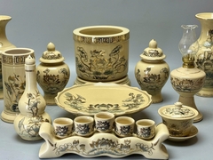 Bộ Đồ Thờ Hoa Sen Cho Ban 1,57m Đến 1,75m Gốm Chu Đâu Vẽ Vàng