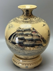 Bình Hút Tài Lộc Thuận Buồm Xuôi Gió - Công Đào 55cm Gốm Vẽ Vàng