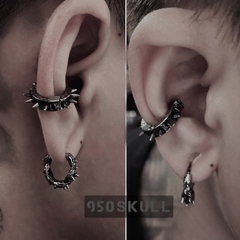 Khuyên tai kẹp skull gai  GT KK122201
