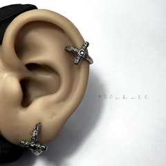 Khuyên tai 3 skull đá đen  KTG122212
