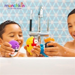 Bộ 2 Đồ Chơi Phun Nước Tháo Nắp Munchkin